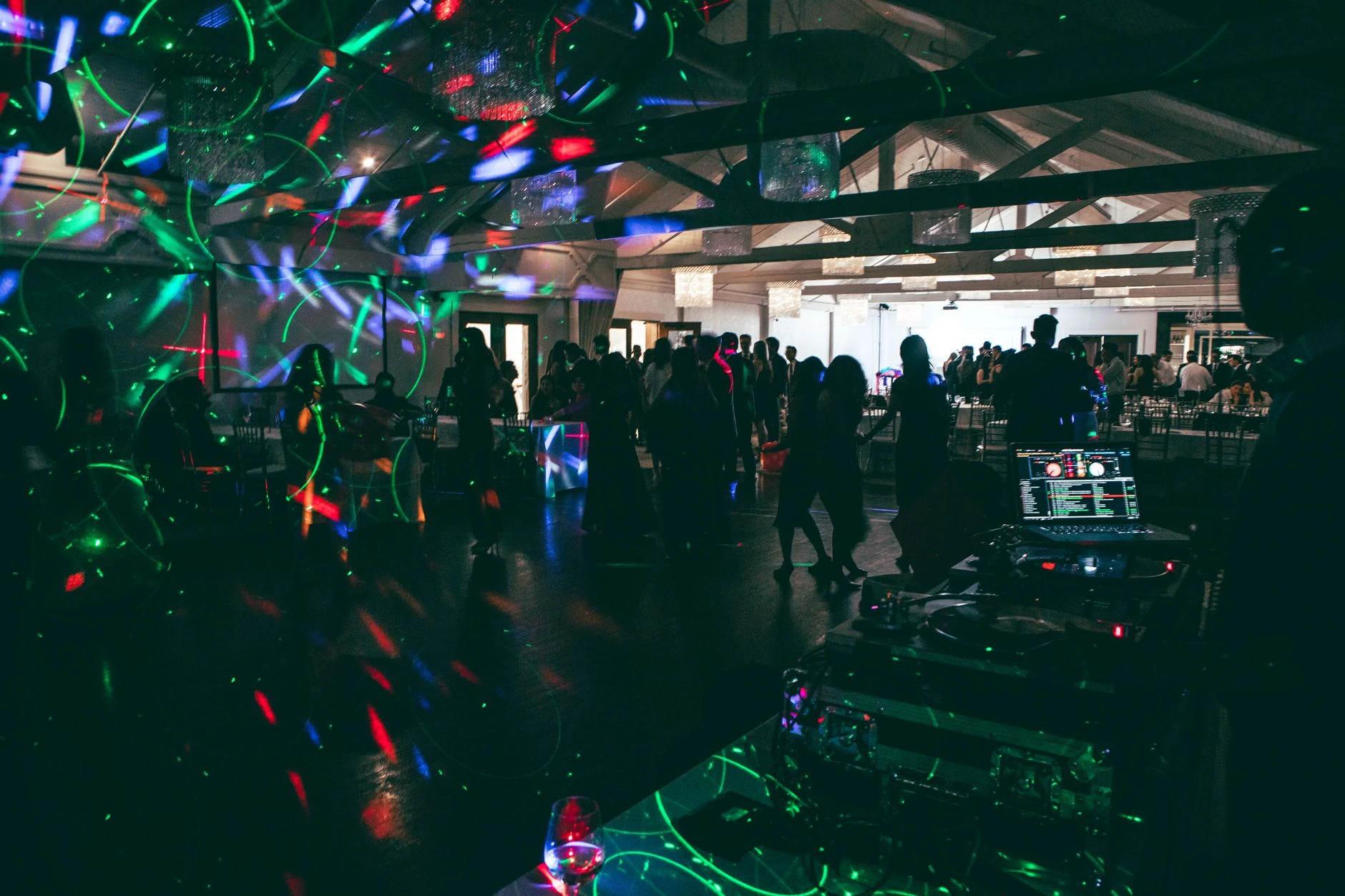 Professionele bruiloft DJ op locatie in Noord-Holland met OnDestination