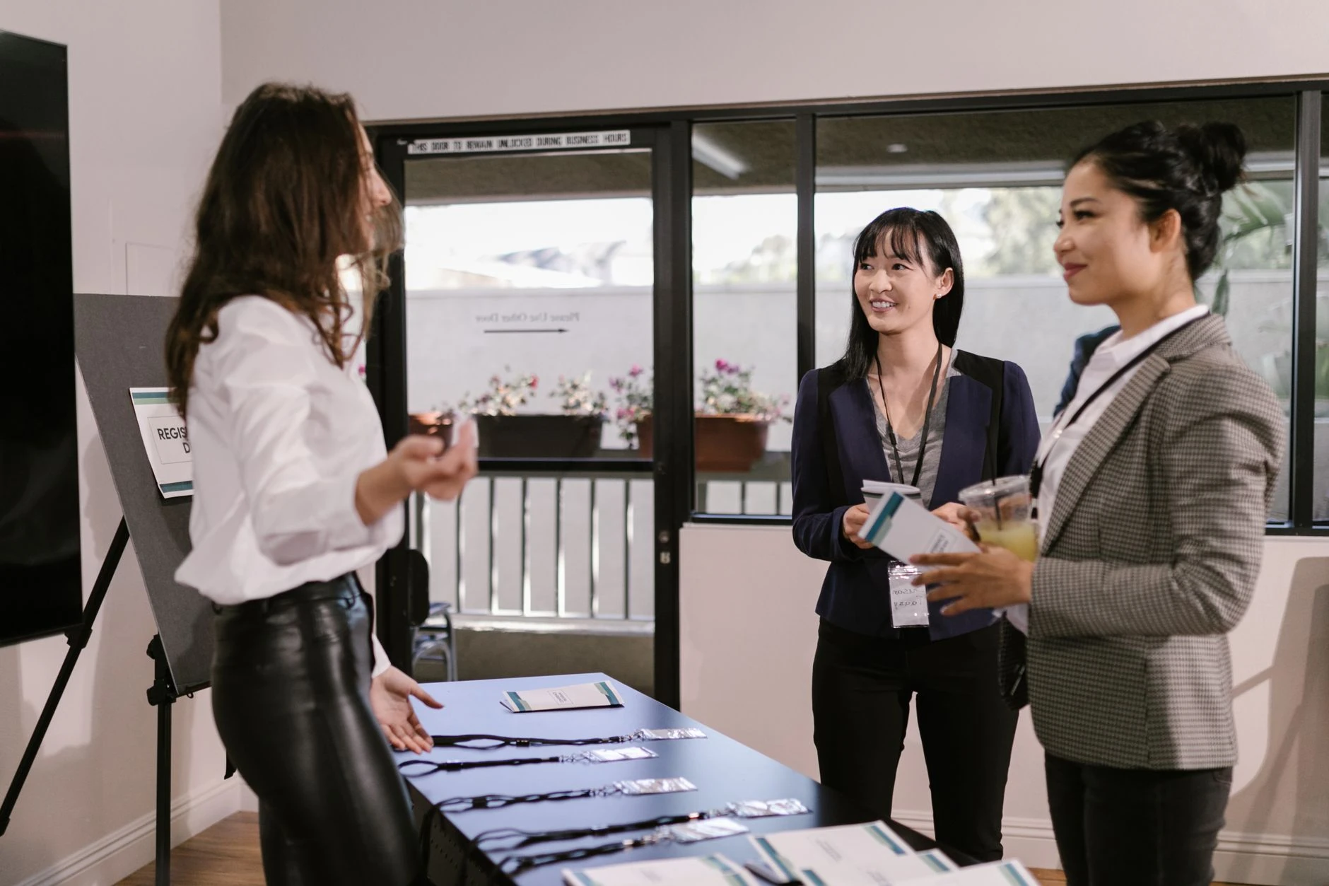 Professioneel congresborrel event met netwerkende gasten bij OnDestination