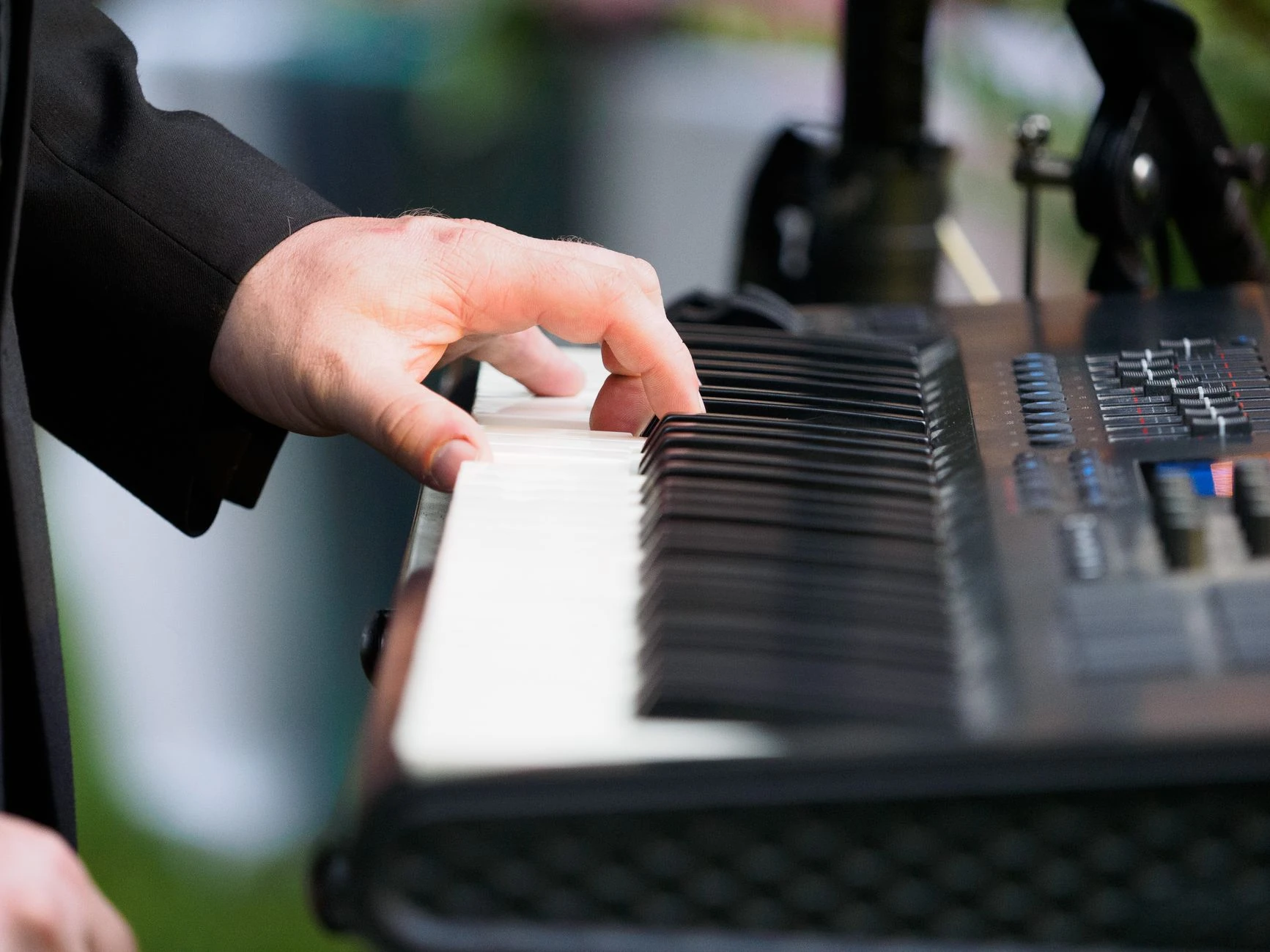 Professioneel bruiloftsfeest met DJ vs live band, OnDestination in actie