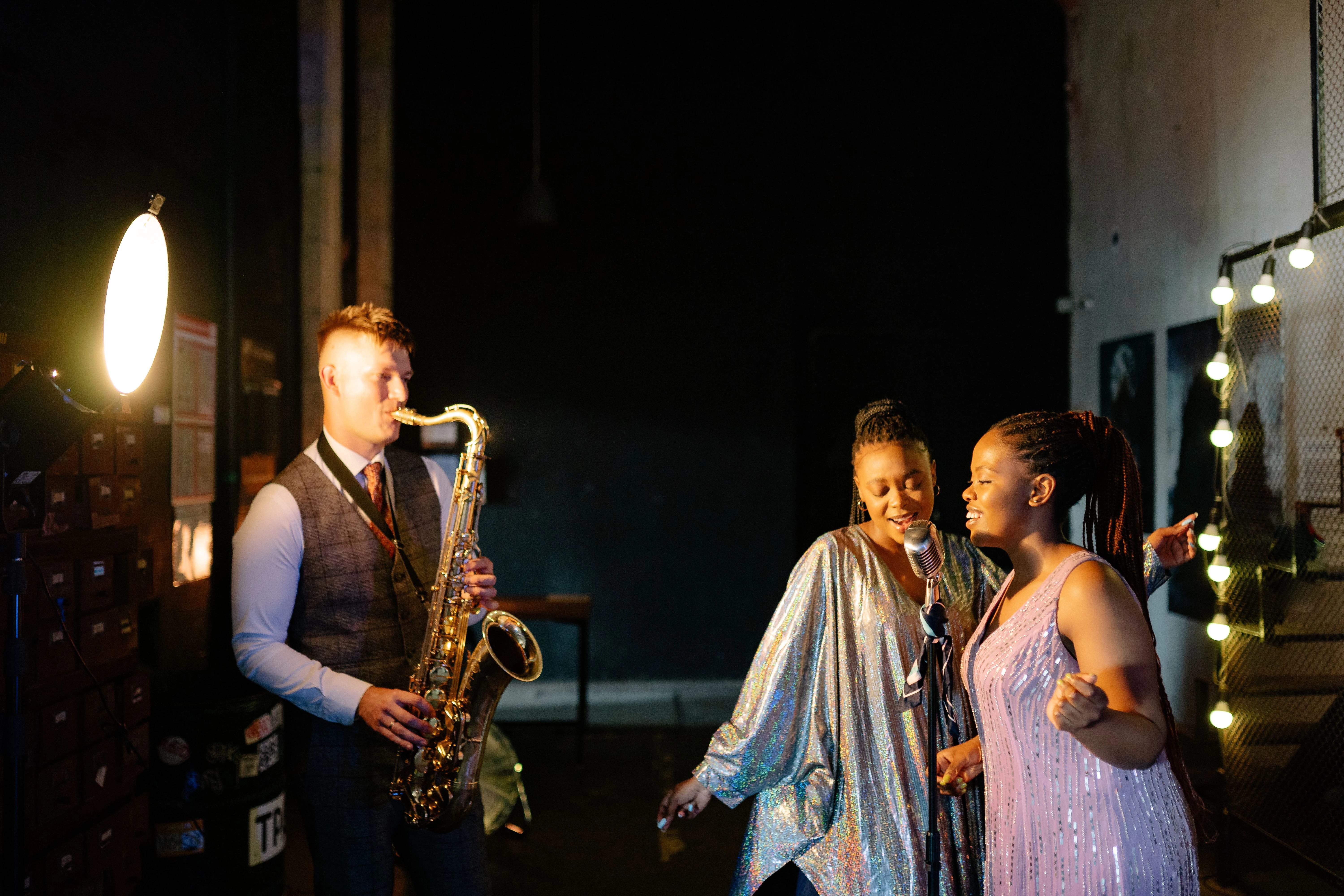 Professionele saxofonist bij opening in Ter Aar met OnDestination